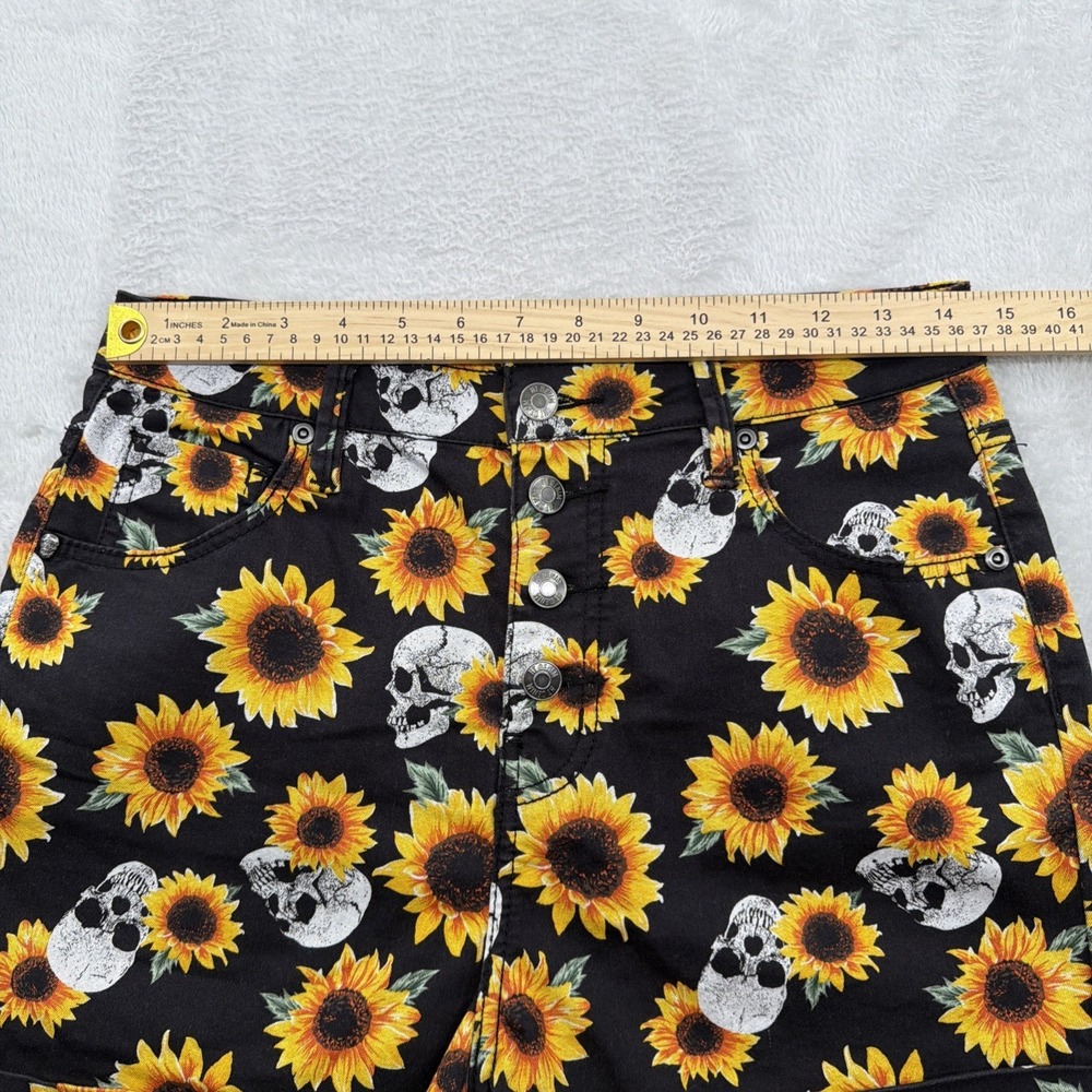HT Hot Topic Denim 9 Ultra Hi-Rise Button-Front Shorts Sun Flowers Skull Print - Picture 3 of 7